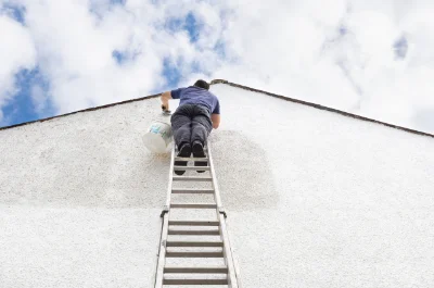 Peinture extérieure à la Postolle — façades et ravalement